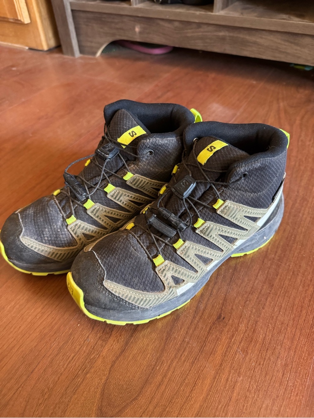 Solomon kids hiking boots
